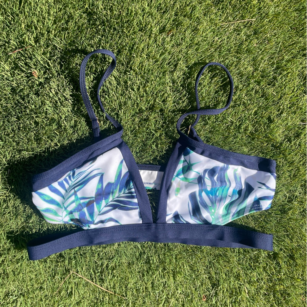 LSpace Peruvian Palm convertible strap bikini top sz M